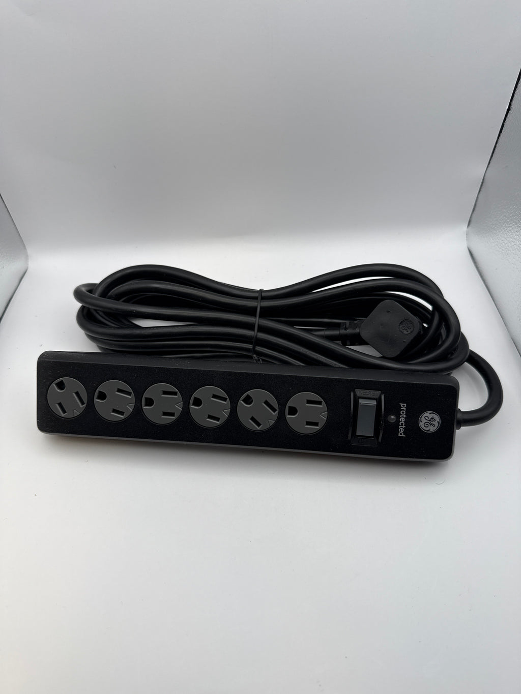 Amazon Basics Surge Protector Power Strip, 6-Outlet, 790