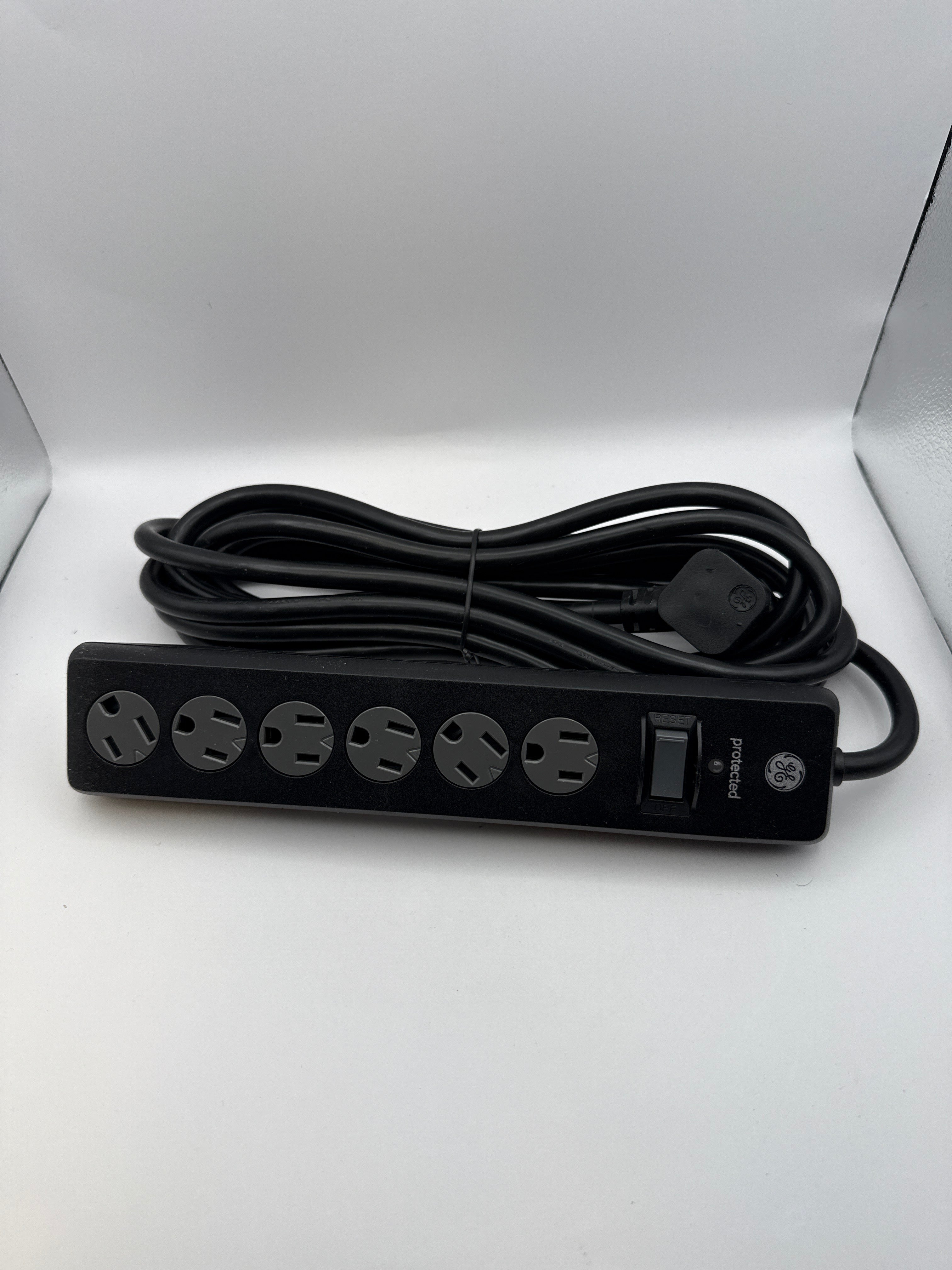 Amazon Basics Surge Protector Power Strip, 6-Outlet, 790