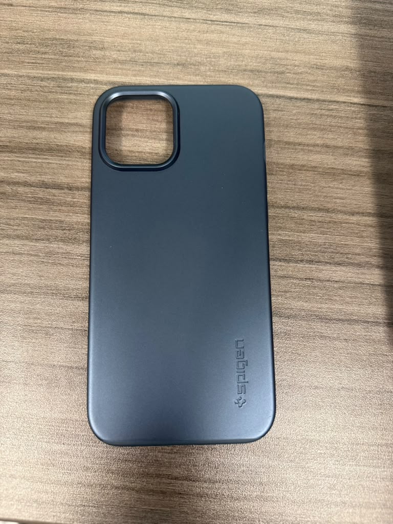 Black Spigen phone case