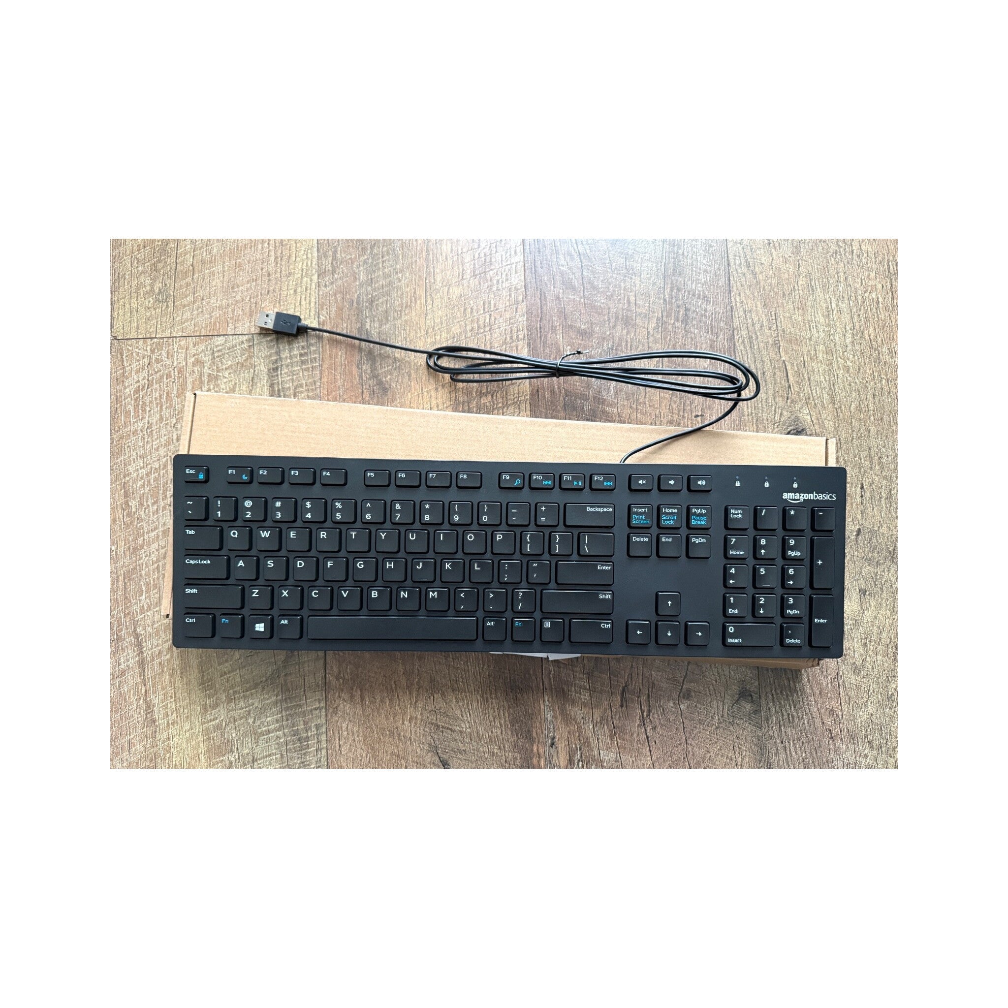 Amazon Basics full-size wired keyboard — image 3
