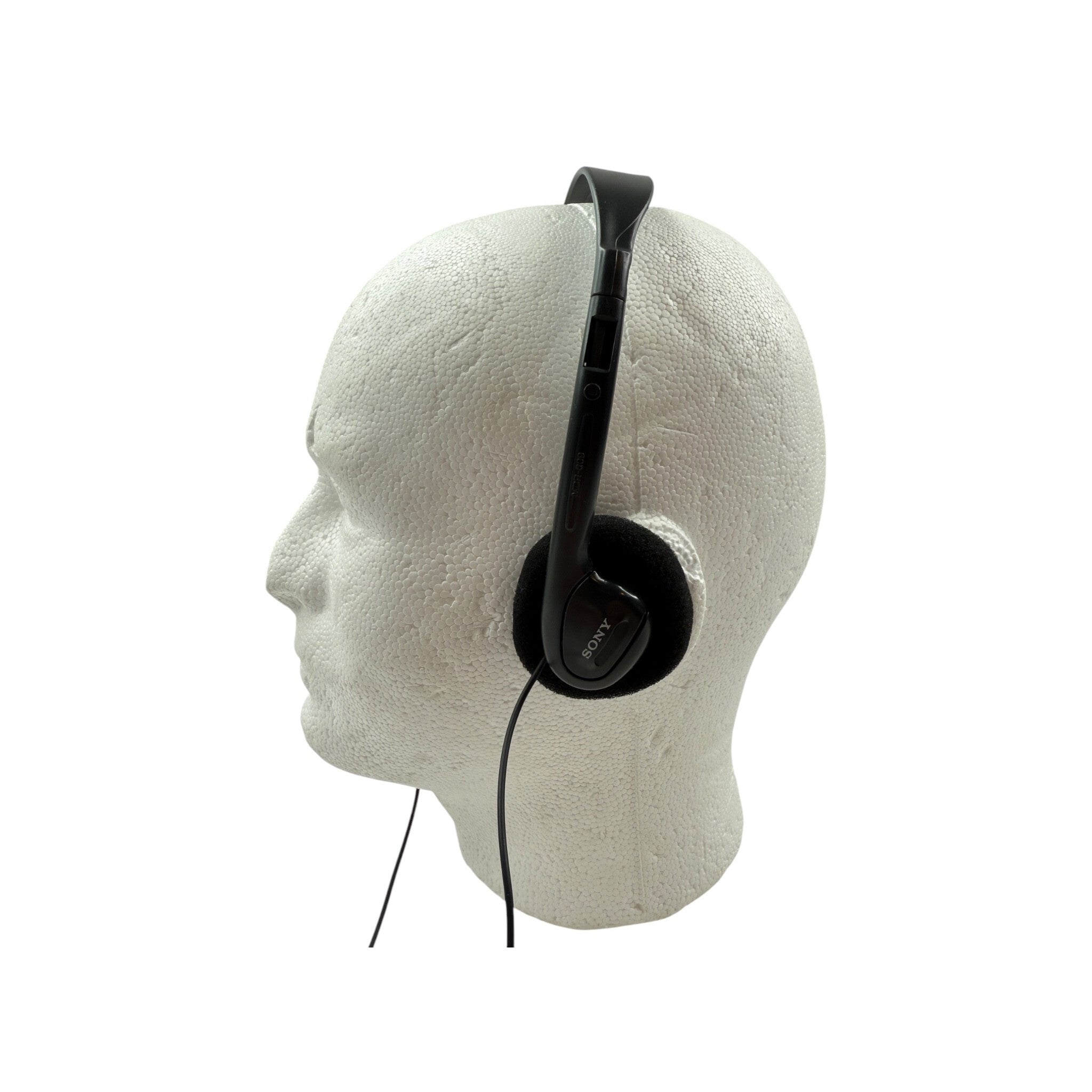 Wired over-ear headphones with 3.5 mm plug and inline microphone/control - image 2